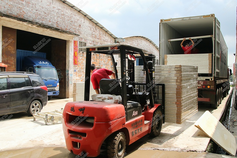 佛山哪里有出口高端門窗的鋁門窗廠家？-樓上樓門窗