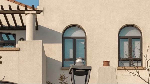 你還在購買看起來沒問題但不實(shí)用的鋁木復(fù)合門窗嗎？