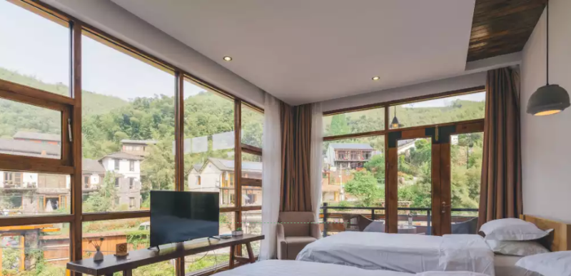 想知道鋁木復(fù)合門窗和鋁包木門窗哪款更適合你嗎？