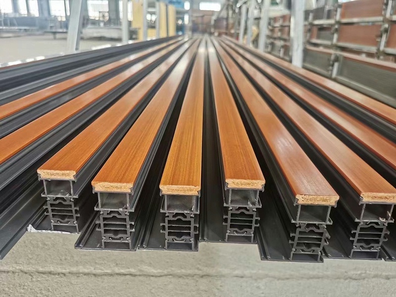 健康鋁木門窗流行的原因是什么？裝在室內(nèi)好看嗎？需注意什么問題？