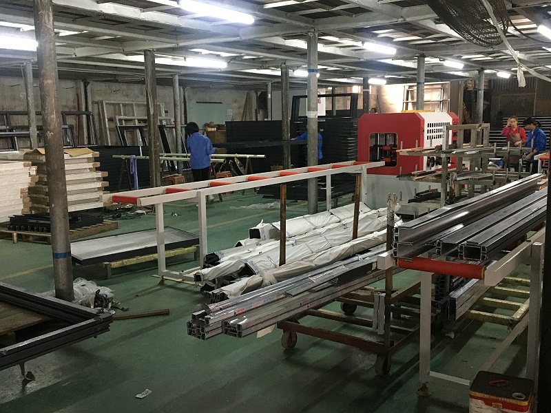 什么？你家的鋁合金門(mén)窗只要300元/平？年輕人，耗子喂汁！