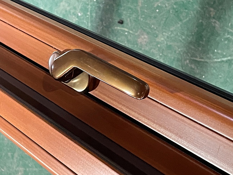 太驚艷！這些顏值與實力并存的樓上樓鋁木門窗，真讓人心動！