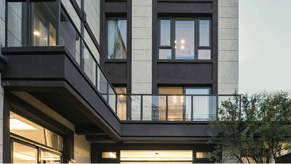 嚴(yán)嚴(yán)冬日里選擇保暖的鋁木復(fù)合門窗有多重要？