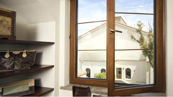 別墅裝修高端鋁合金門窗可以選擇哪個(gè)牌子？樓上樓門窗怎么樣？