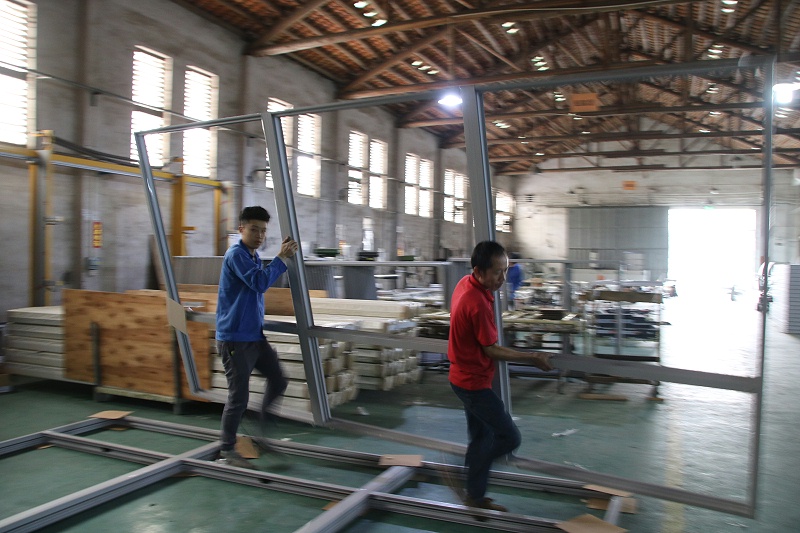 自從用了這種鋁合金門窗家里的電費大大減少了！